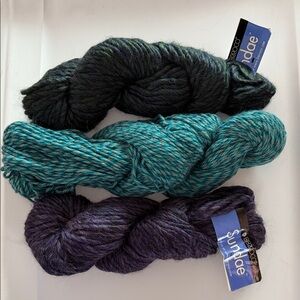 Sundae wool acrylic yarn
Size 3.5 ea